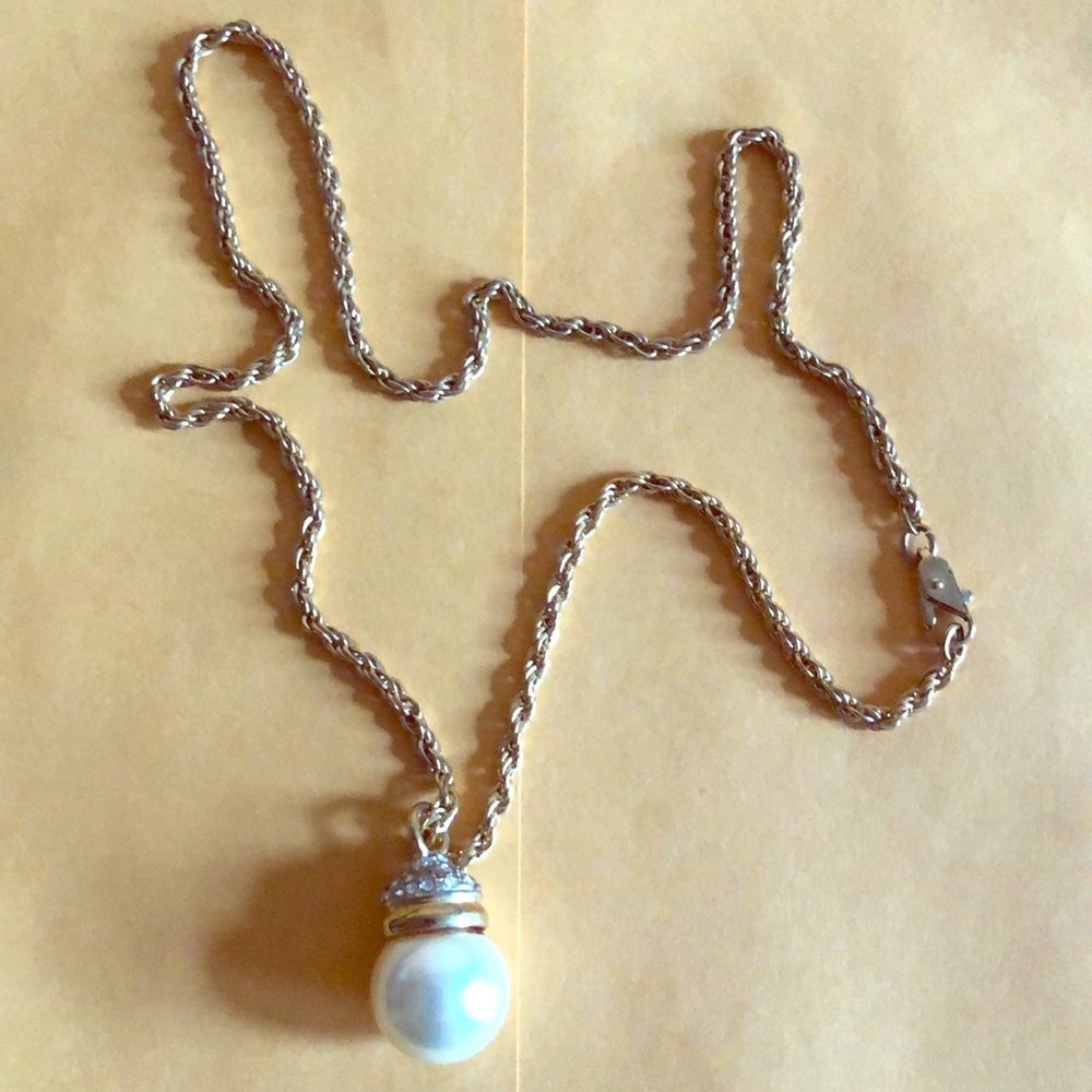 Crystal n Pearl pendant and chain